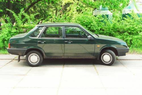 Fot. M. Kij: Samara w wersji sedan pojawiła się w 1990 roku, zbyt późno aby zrobić karierę w Polsce.