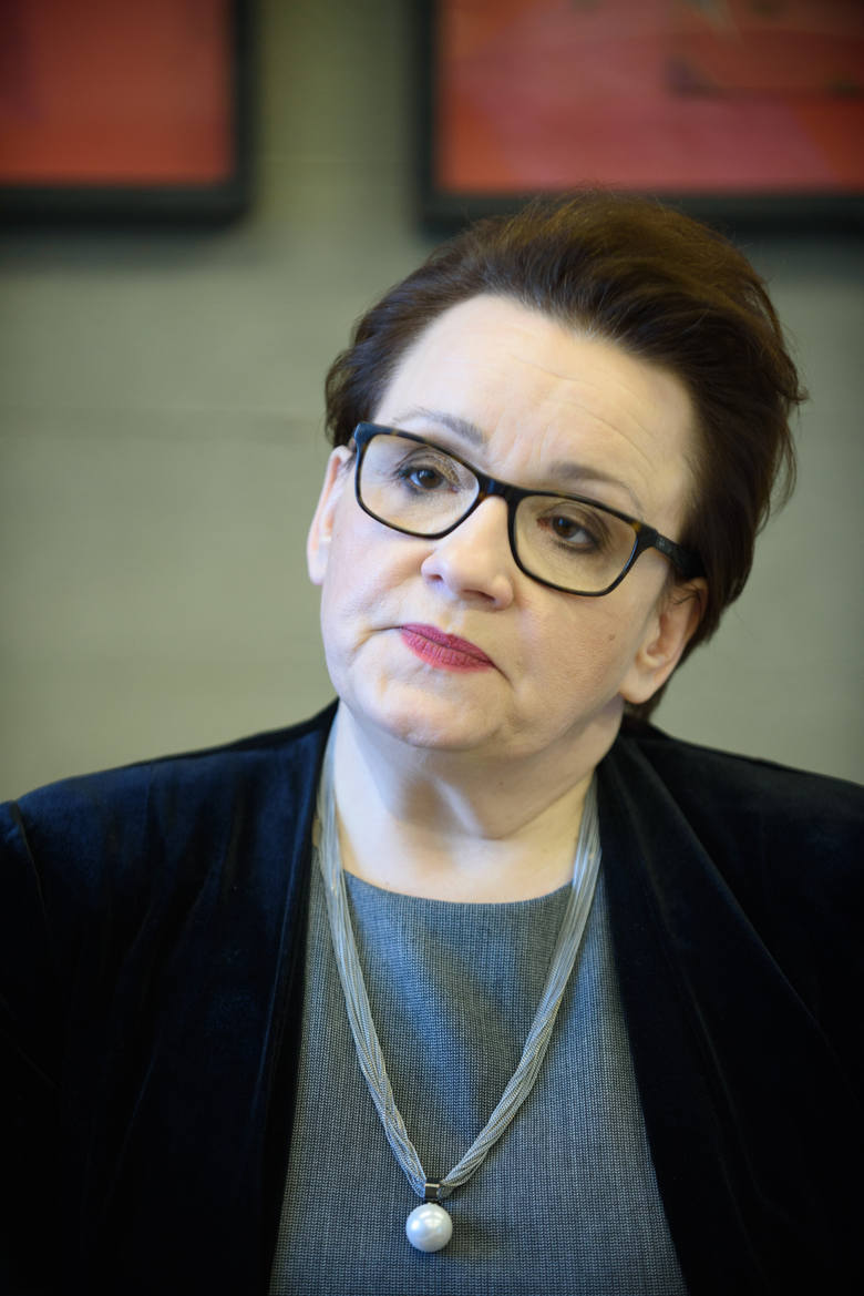 Minister Anna Zalewska uważa, że reforma edukacji to same plusy. Czy rzeczywiście, czas pokaże...