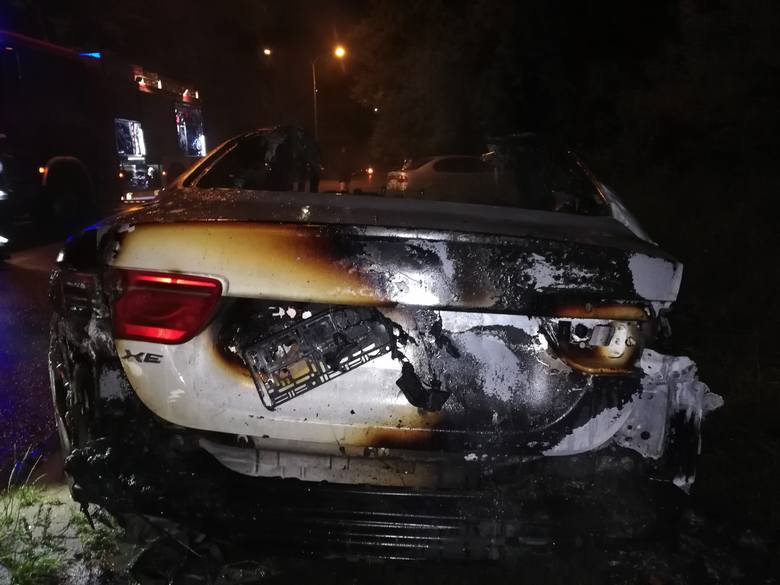 Luksusowy samochód spłonął w nocy we Wrocławiu