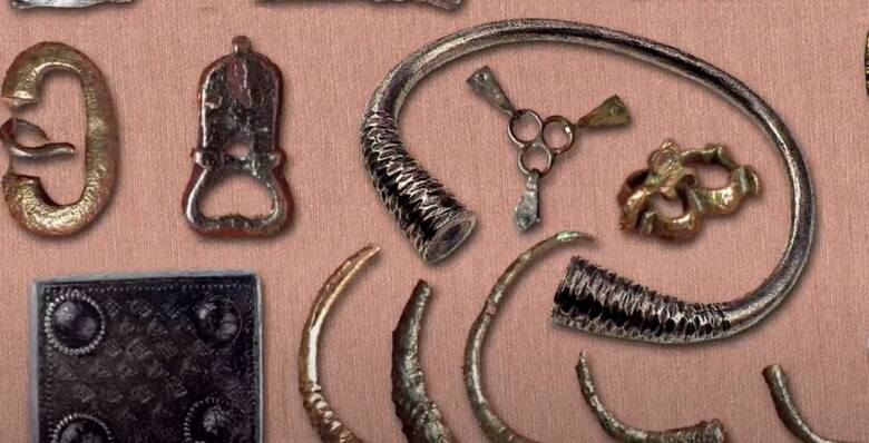 Artefakty wydobyte podczas wykopalisk w Haćkach