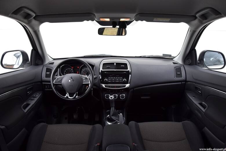 Mitsubishi ASX 1.6L MIVEC Cool Edition. Pod maską prezentowanego pojazdu znajduje się podstawowa jednostka benzynowa o pojemności skokowej 1590 ccm z