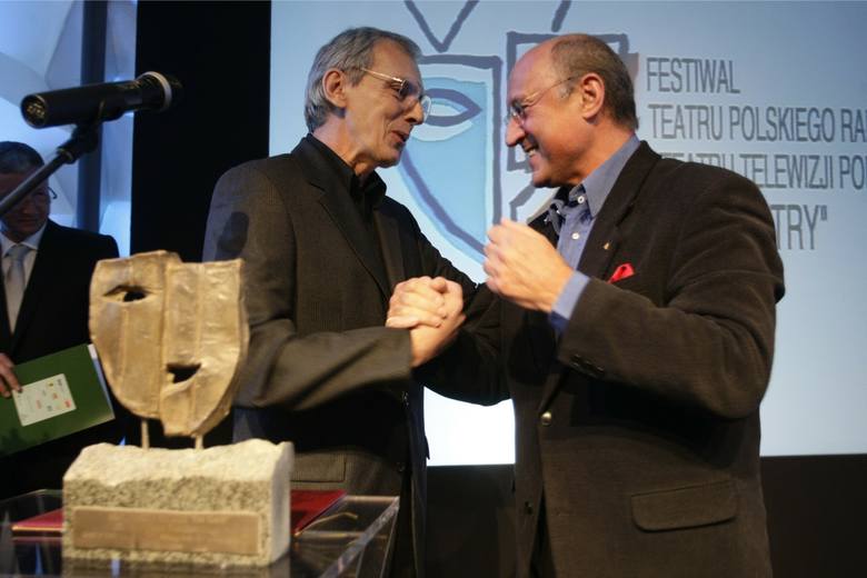 W 2009 r. wielką nagrodę festiwalu Dwa Teatry w Sopocie przyznano Piotrowi Fronczewskiemu.