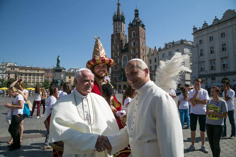 Dwóch papieży w Rynku. Nagrywali spot Światowych Dni Młodzieży [ZDJĘCIA, WIDEO]