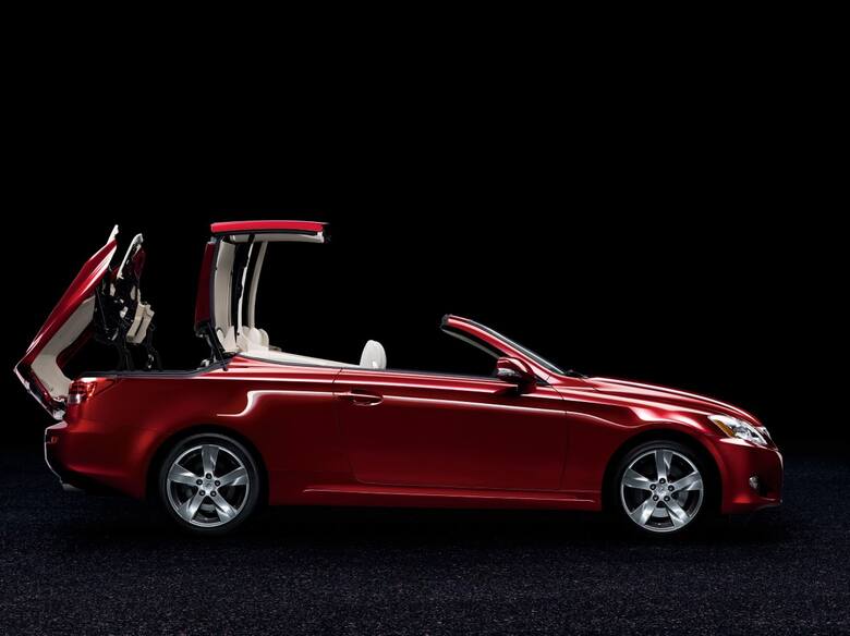 Historia kabrioletów Lexusa rozpoczyna się w 1996 roku.
