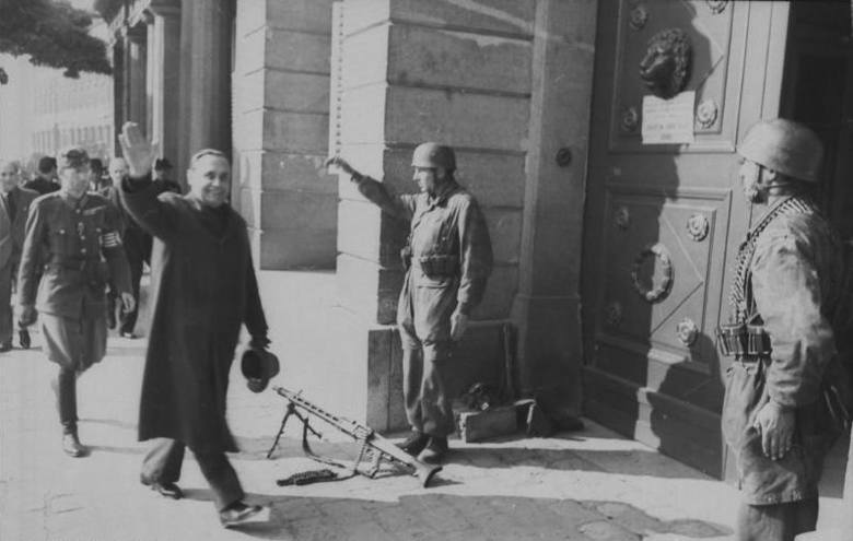 Przemarsz Strzałokrzyżowców na ulicy Budapesztu przed wojną