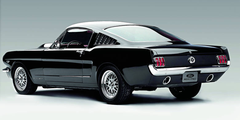 Potrójne światła z tyłu to część tożsamości Mustanga Fot: Ford