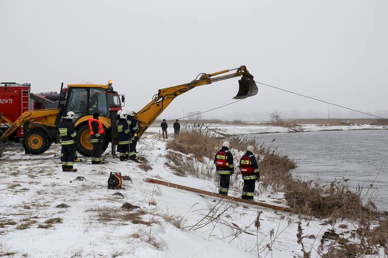 Auto zatonęło w rzece Narew w Złotorii. Ciał nie odnaleziono 