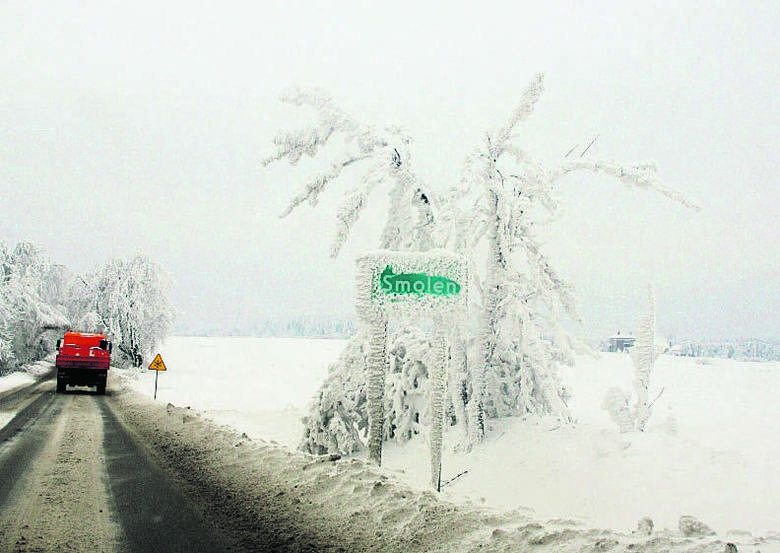 Zima 2010. Tak wyglądał wjazd do miejscowości Smoleń w gminie Pilica w powiecie zawierciańskim.