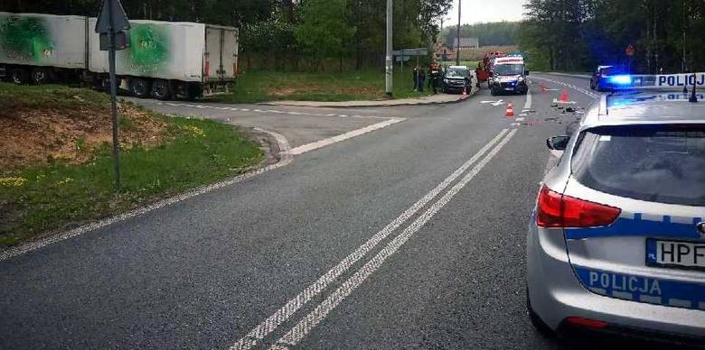 Dwie osoby trafiły do szpitala po wypadku w Wólce Lesiewskiej 