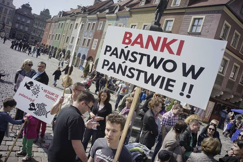 Poznań: Protest "frankowiczów" przeciwko bankowemu bezprawiu