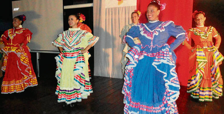 Dziewczyny z Meksyku bawiły pielgrzymów i mieszkańców Bolechowic podczas festiwalu młodych