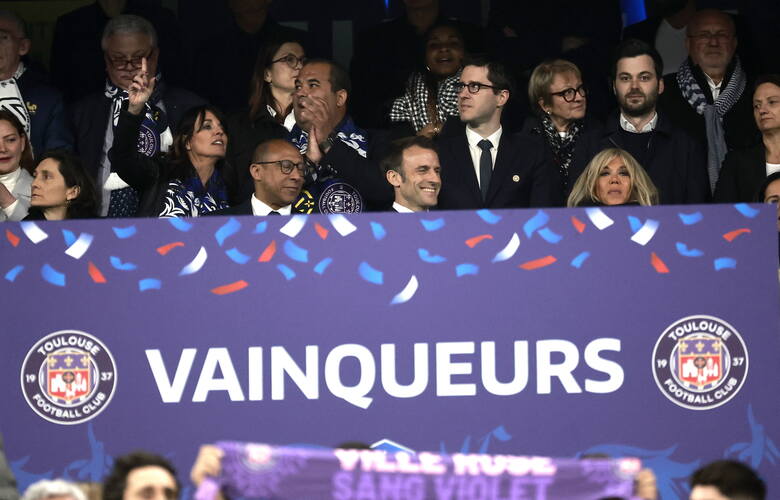 Para prezydencka Emmanuel i Brigitte Macron spędziła na Stade de France dość spokojny wieczór