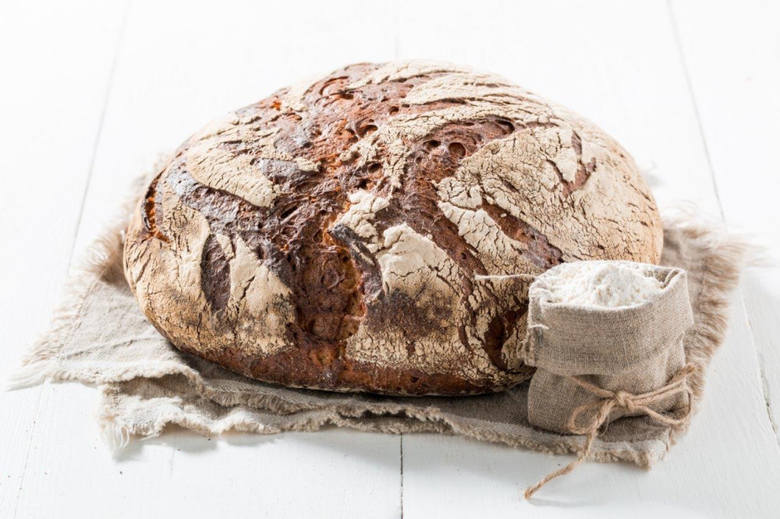Grochola, prawdziwy chleb wypiekany z sercem                                    