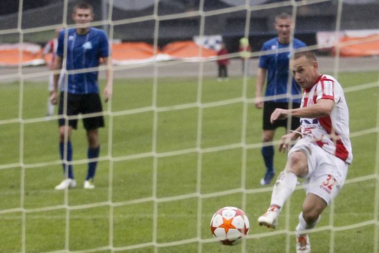 <strong>Resovia – Stal Rzeszów 1:0 (0:0)</strong><br /> <strong>Bramka</strong>: Hajduk 78-karny.