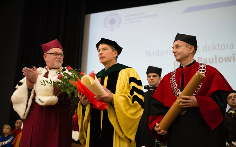 Profesor Paul Alfred Gurbel (po środku) otrzymał tytuł doctor honoris causa