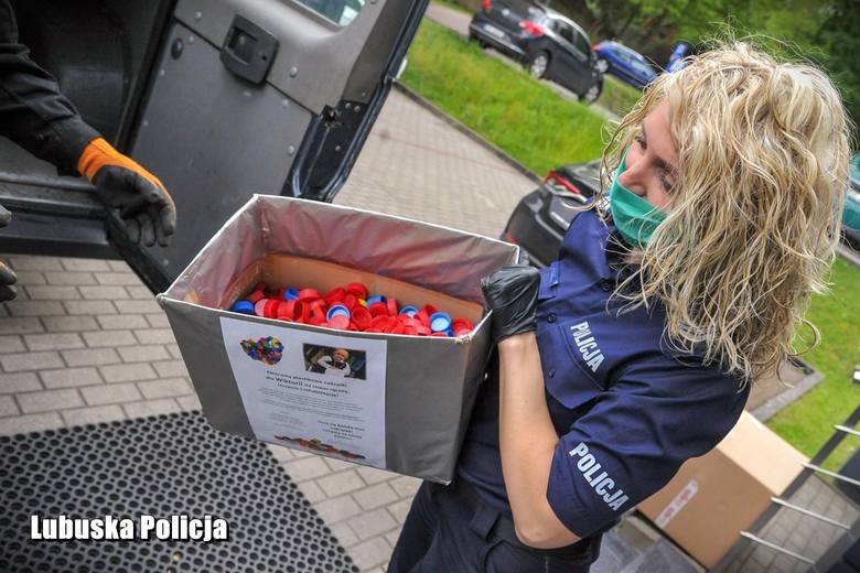 Gorzowskie policjantki pomagają 15-letniej Kornelii.