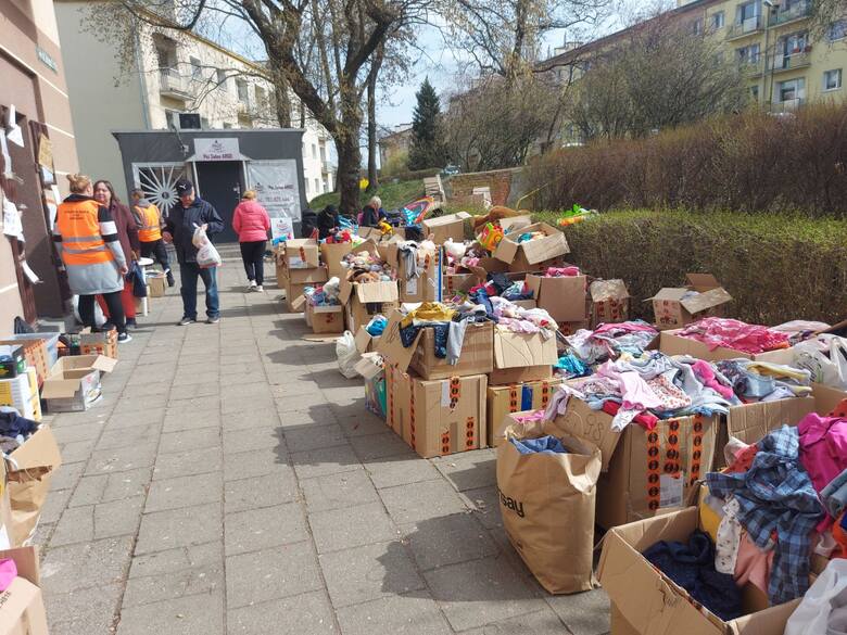 Punkty pomocy uchodźcom (m.in. Dolna), wiece poparcia dla Ukrainy, przyjmowanie uciekających przed bombami do swych domów, hal sportowych, hoteli, przyjmowanie