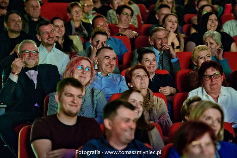 Impresje muzyczno - satyryczne w Baranowie Sandomierskim. Publiczność świetnie bawiła się na koncercie naszych artystów. Zobacz zdjęcia!