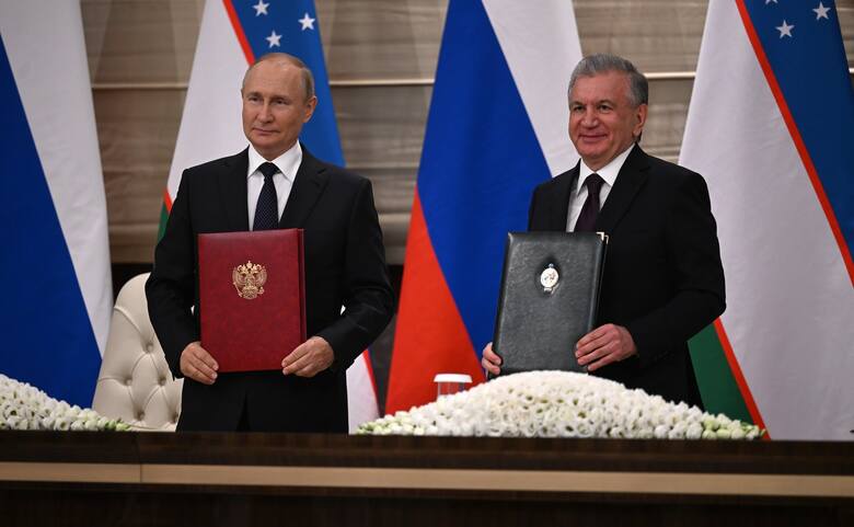 Putin i gospodarz szczytu, prezydent Uzbekistanu