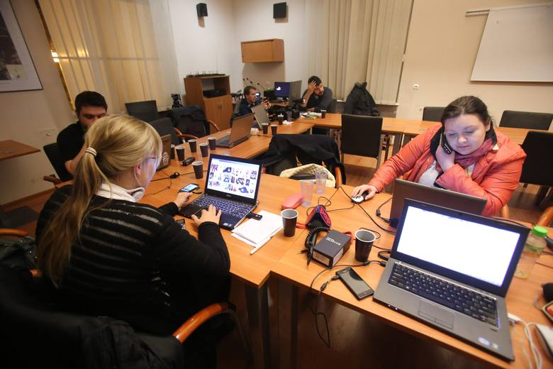 Dziennikarze czekają na wynik rozmów w Katowicach