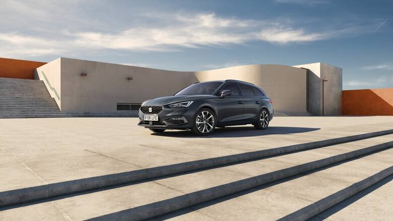 SEAT Leon będzie także dostępny wraz z nową generacją silników e-Hybrid (hybryda plug-in).