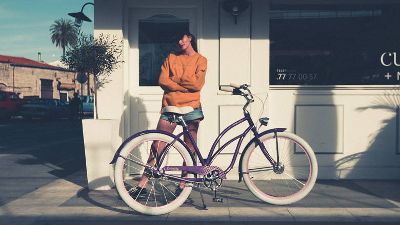 Wendy - niezwykły rower miejski w odcieniu głębokiego, ciemnego fioletu, który został okrzyknięty kolorem 2018. Jak przystało na prawdziwie królewski kolor, będzie panował zdecydowanie dłużej! Wendy jest tak uniwersalna, że sprawdzi się na każdą porę roku! 