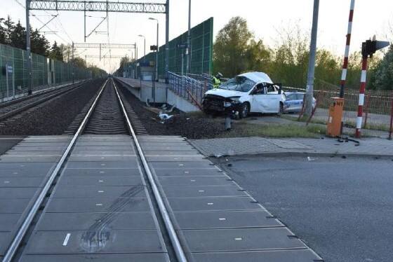 Tragicznie mógł się zakończyć wczorajszy wjazd 29-letniego mężczyzny na przejazd kolejowy w Radziwiłłowie. Kierujący wjechał na przejazd kolejowy pomimo