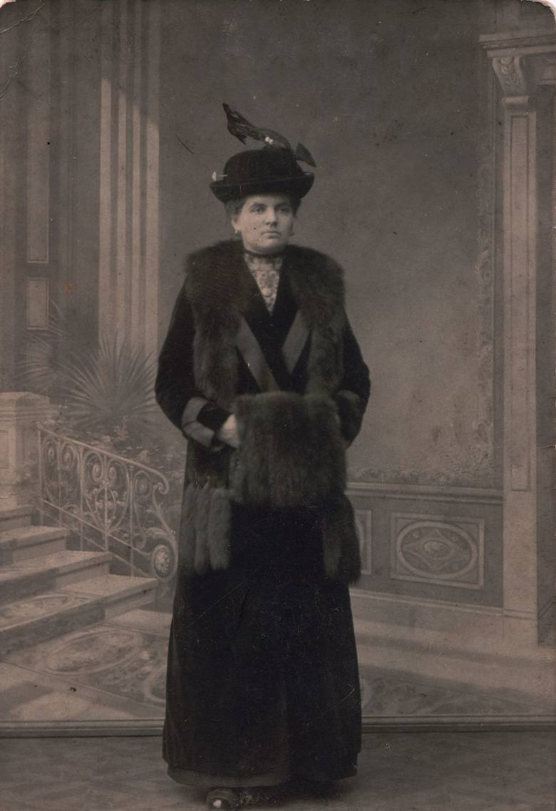 Berta Szalla, z domu Kulecka, żona Stefana Jana, matka Stefana-rzeźbiarza i Jana-dziennikarza