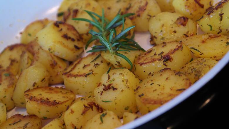 Smażone ziemniaki to najbardziej niezdrowa opcja przygotowywania ziemniaków.