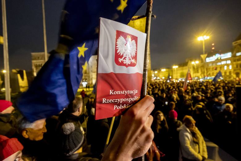 Mieszkańcy Poznania podczas Łańcuchów Światła niejednokrotnie okazywali wsparcie sędziom w walce o ich niezależność i sądy