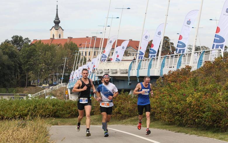 Rok temu w 6. PKO Maratonie Rzeszowskim pobiegło około 800 osób.