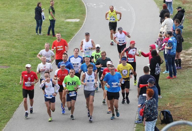 Rok temu w 6. PKO Maratonie Rzeszowskim pobiegło około 800 osób.