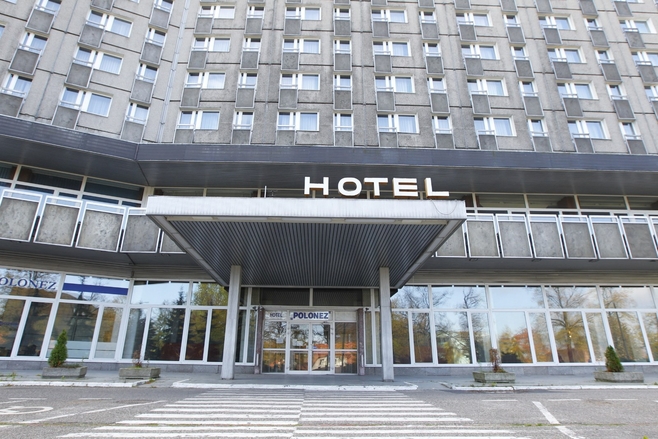 Polonez był kultowym hotelem w Poznaniu. Po remoncie stał się akademikiem. Teraz w sąsiedztwie ma powstać kolejny akademik