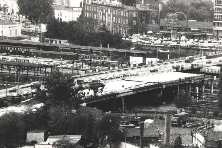 Most Dworcowy w roku 1992. W tle widoczna Adria - kultowa restauracja z czasów PRL-u