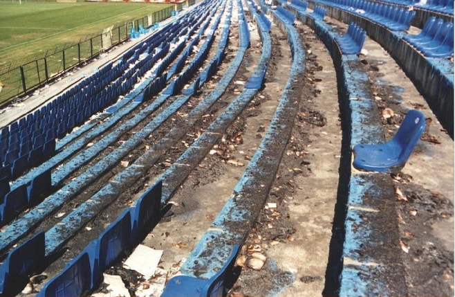 W 2002 roku rozpoczęto modernizację stadionu. W 2004 roku oddano do użytku czwartą trybunę.