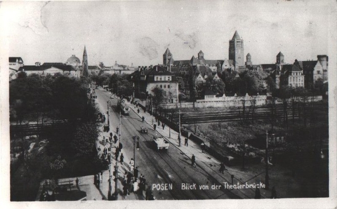 Zdjęcie z 1918 roku. Przed wojną Zamek Cesarski wyglądał nieco inaczej. Wieża zegarowa była wyższa.