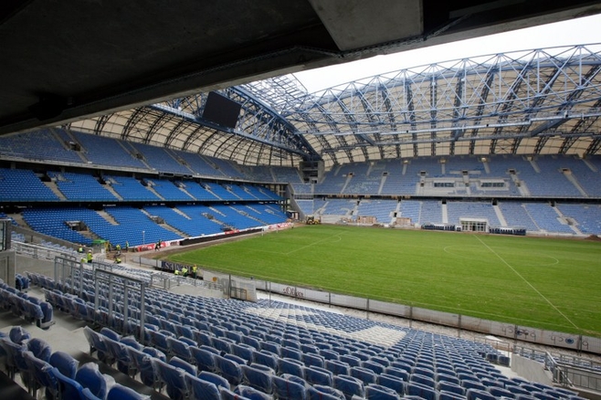 Rok 2010. Koniec modernizacji stadionu, choć drobne prace i ostatnie poprawki będą jeszcze wykonywane na kilka dni przez rozpoczęciem Euro 2012. Stadion mieści teraz około 42 tysięcy kibiców.