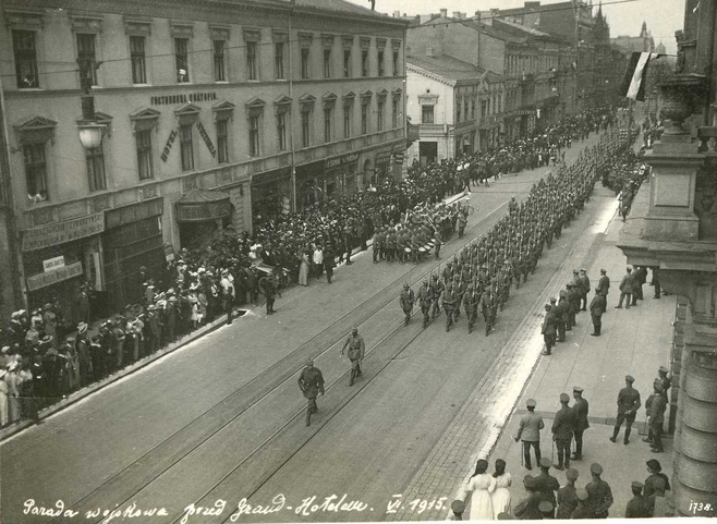 Parada Wojskowa, Grand Hotel 1915