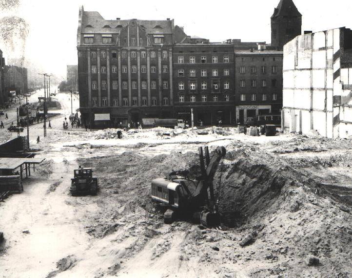 Sierpień 1969 - wykop pod wieżowiec 