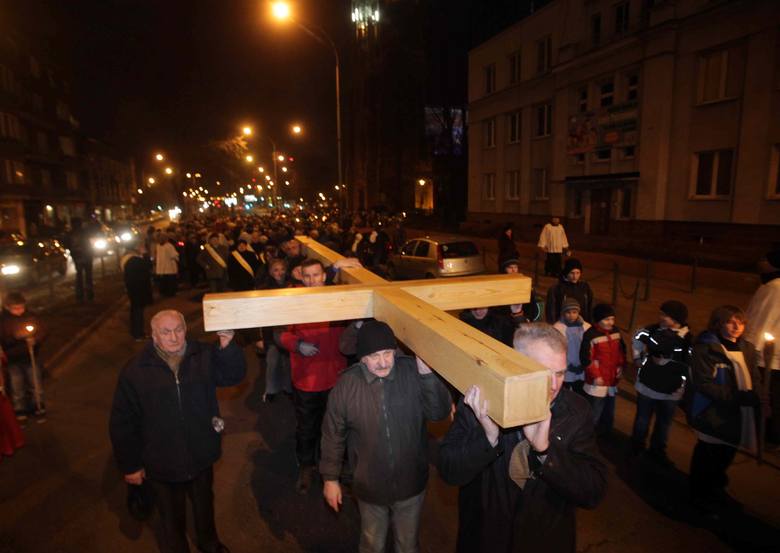 Drogi krzyżowe w Sosnowcu przebłaganiem za "Klątwę" w Teatrze Powszechnym w Warszawie