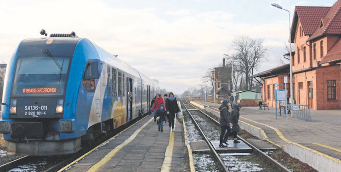Dworzec kolejowy w Drawsku Pomorskim. Na trasie ze Szczecinka do Runowa kursują szynobusy