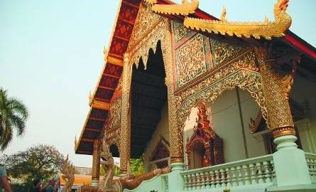 Bogata i pełna przepychu świątynia w Tajlandii