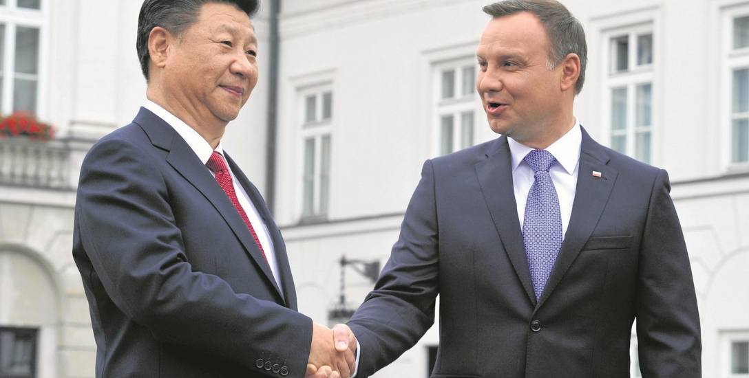 Prezydent Andrzej Duda powitał przewodniczącego Chińskiej Republiki Ludowej na dziedzińcu Pałacu Prezydenckiego.