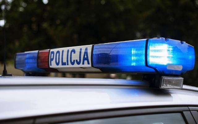 Nastolatek potrącony przez samochód na przejściu dla pieszych w Krotoszynie. Kierowca uciekł. Szuka go policja