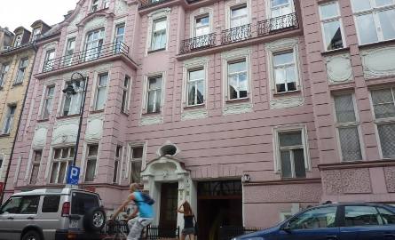 W tej kamienicy przy ul. Cieszkowskiego w Bydgoszczy mieszkała Izabela Rzeszowska. Wczoraj w mieszkaniu zastaliśmy jej brata.