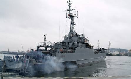 Okręt ORP Lublin płynie z żołnierzami do Wielkiej Brytanii na ćwiczenia