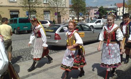 Po występie zespoły przeszły ulicami Białegostoku.