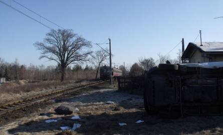 Wypadek kolejowy pod Ciechocinkiem, pociąg uderzył w busa. Dwie osoby trafiły do szpitala