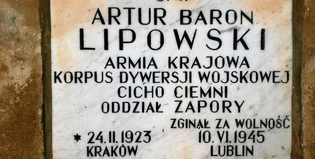 Współczesna tablica nagrobna Artura Lipowskiego.