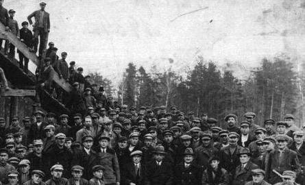 Zarząd i pracownicy kamieniołomów bazaltu w Janowej Dolinie. Rok 1934.